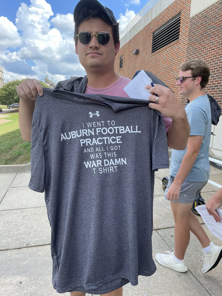 Tomas_Verde's tweet photo. One year later, Bryan Harsin’s got jokes. An absolute elite troll move. Bravo. 🧢 https://t.co/mU6913GFaQ