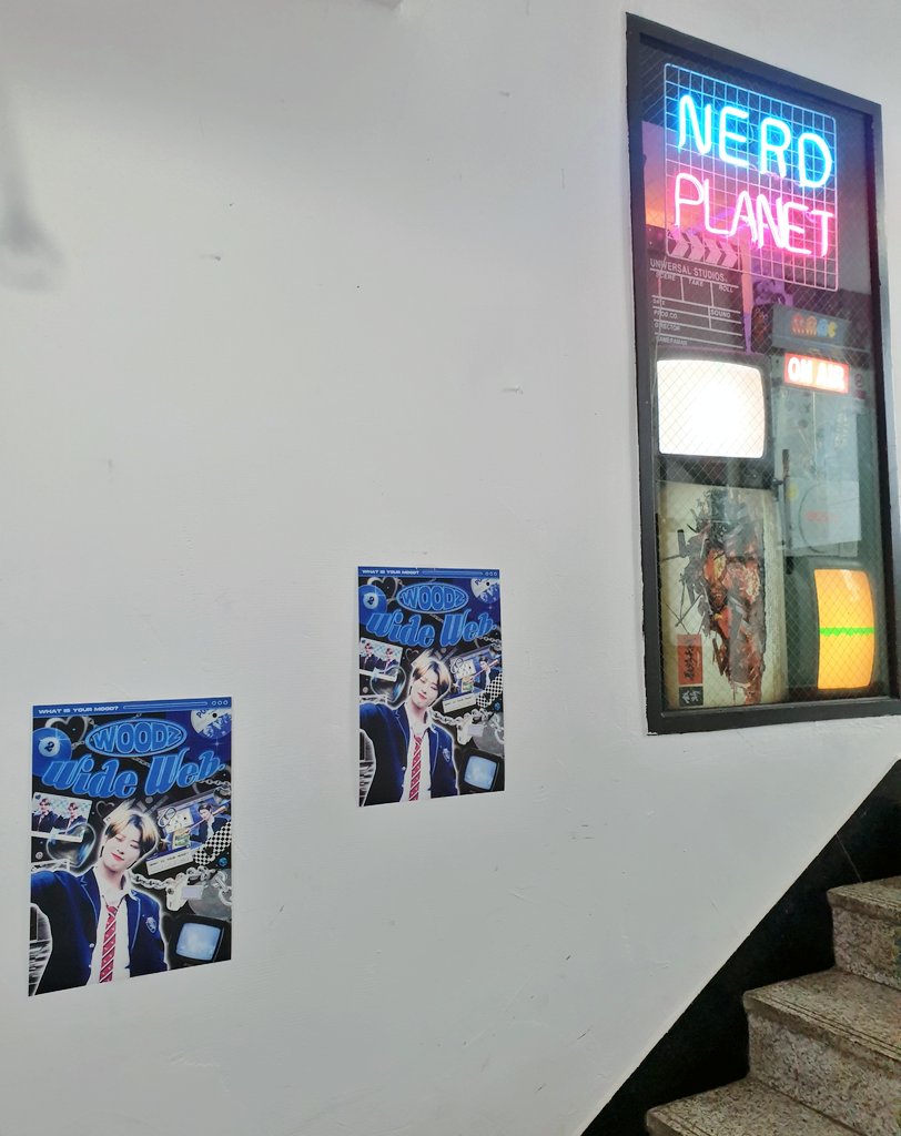 pychmeluck's tweet photo. 🖲𝐖𝐖𝐖.
𝐖𝐨𝐨𝐝𝐳 𝐖𝐢𝐝𝐞 𝐖𝐞𝐛.
카페 &amp; 칵테일펍 by @WoodzWideWeb
📍 너드플래닛

 여기는 너무 멋진 카페 인테리어 내부의 네온 불빛도 매우 예뻐요~ 승연이 사진 다 귀엽고 멋있어요.
1층부터 구석구석에 승연이가 있어요!!와~♡
정말 좋아요✨
#WoodzWideWeb
#What_Is_Your_Mood https://t.co/Q6Kszkpm1K