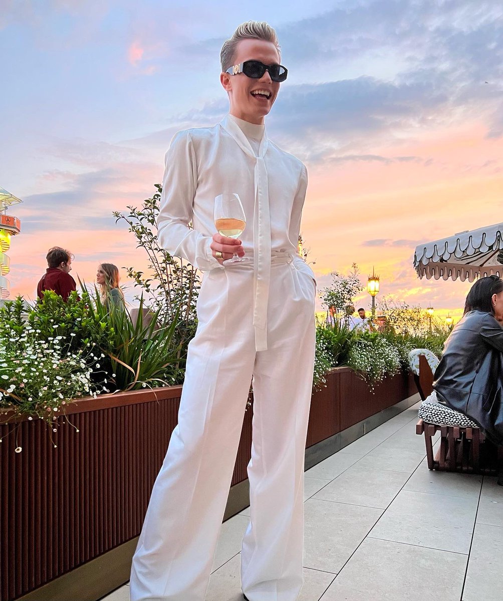 Ronan Parke tweet media