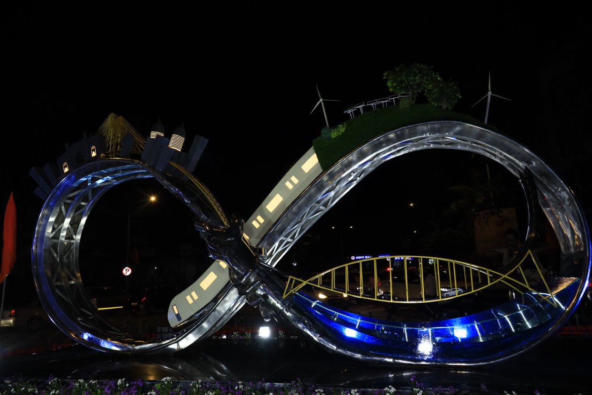 AUThackeray's tweet photo. The ‘Infinite Mumbai’ at Worli, truly captures the spirit and immense potential of the city and its people. It brings me immense joy to have inaugurated this incredible artwork, adding to the beauty of Worli constituency. https://t.co/8v6r0qj0oY