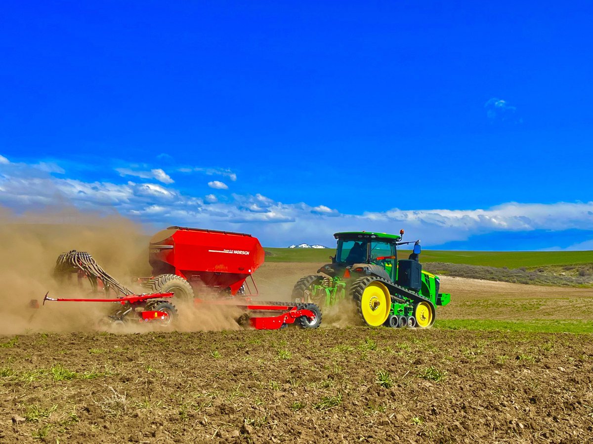JoshBair10's tweet photo. Pronto 6AS doing some seeding. Can’t beat it. ⁦@HorschLLC⁩ ⁦@HorschMaschinen⁩ #barleymakesbeer #idahoag #farmer #pandabair36 https://t.co/MT166hqCfb