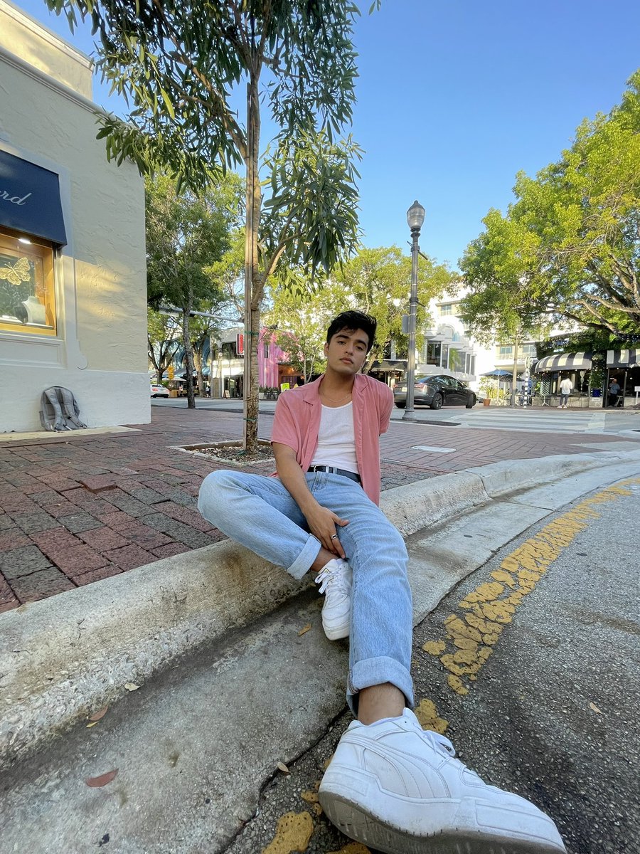 sjrcalderon's tweet photo. NI TE CONOZCO❓8/12 
prepárense pa bailar, que se les viene una cumbia al estilo SJR el próximo viernes 🕺🏻 el pre-save está en mi bio!

get ready to dance with this next release, because you’re getting an SJR cumbia next Friday 💃🏻 
pre-save now in my bio! https://t.co/vXsdLcOlPo