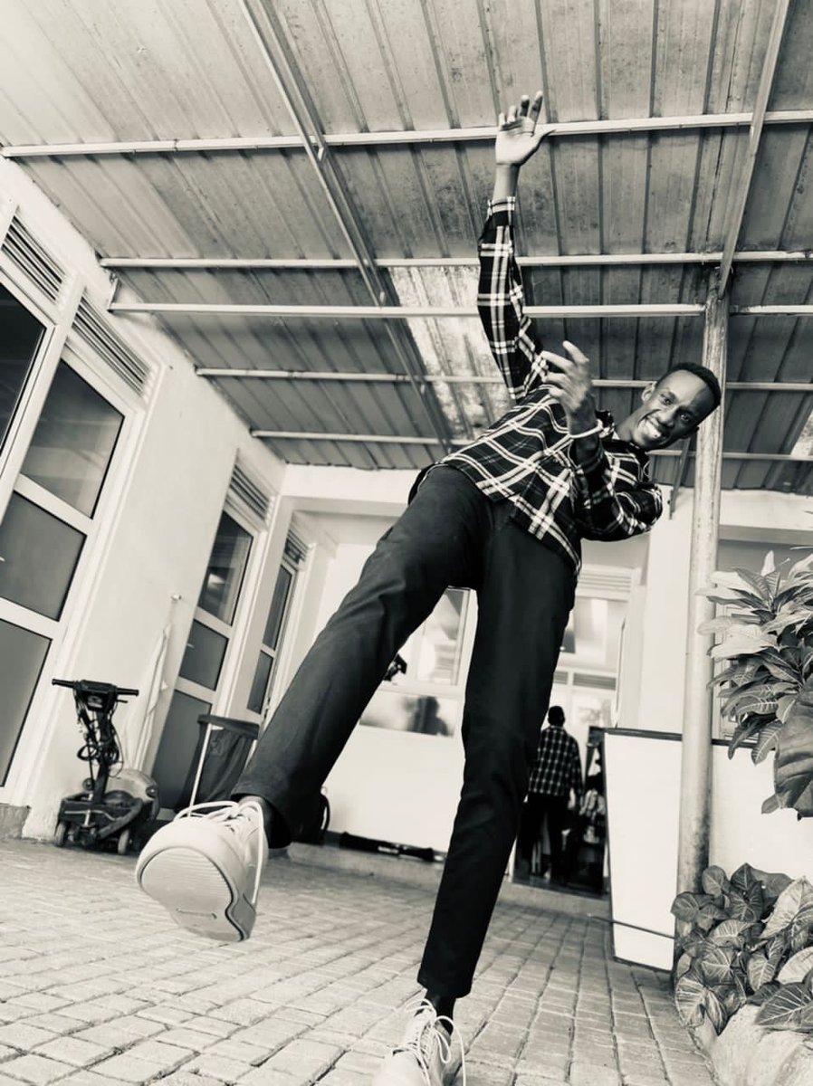 😅likely to fall into someone's relationship 🚶‍♂️🚶‍♂️