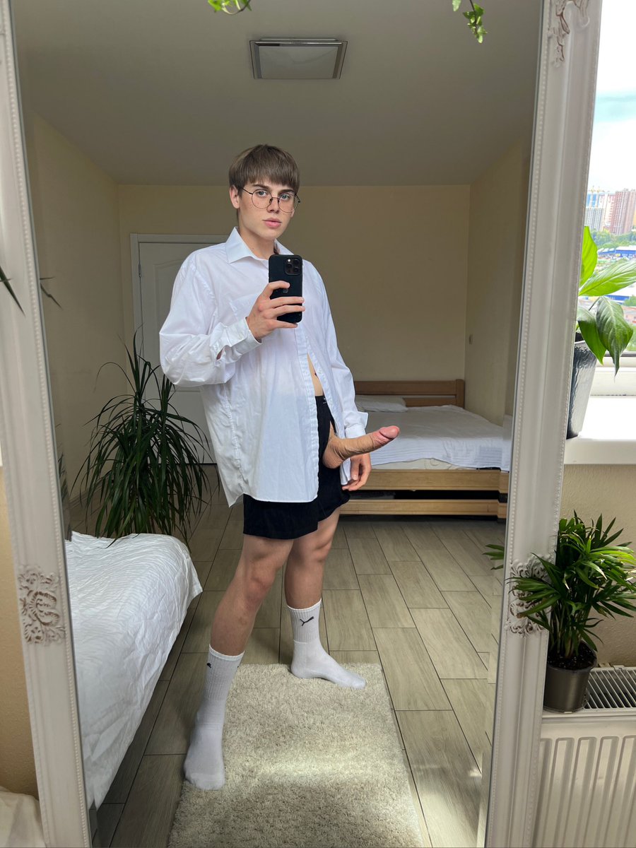 naughty_liam18's tweet photo. Teen schoolboy wanks his massive cock😈 https://t.co/2L461jdwCn