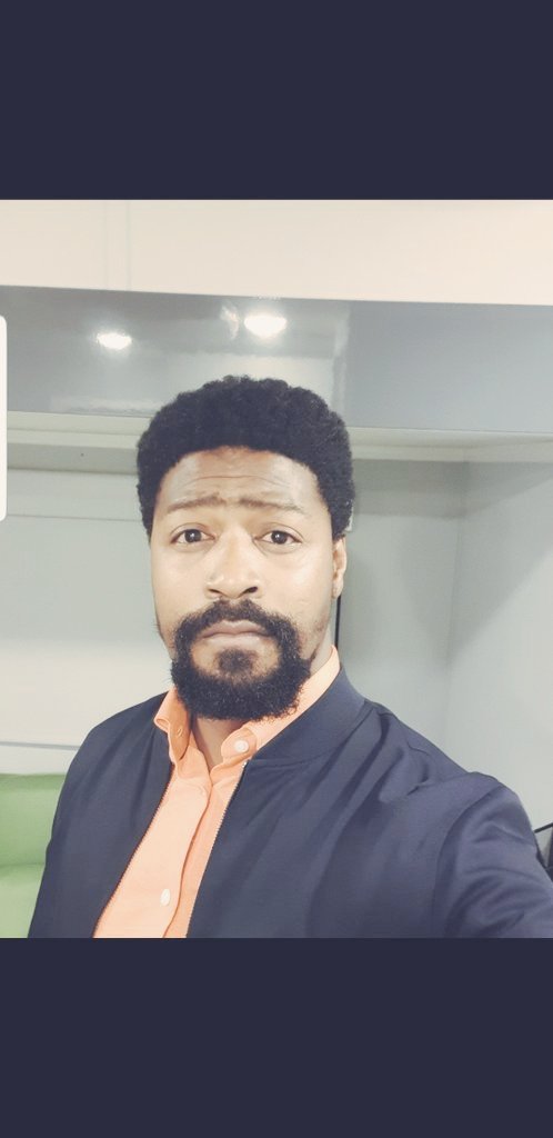 D.S #Selforth catching bad guys in Brizzle.

Season 2 of #theoutlaws now on <a href="/PrimeVideo/">Prime Video</a>. 

Here's a 'Selforth Selfie'