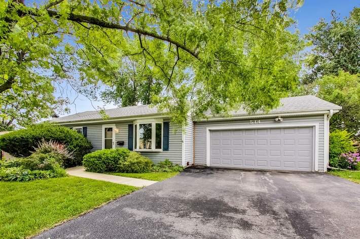 TheMacinoTeam's tweet photo. ❗NEW LISTING: 514 Chippewa Trail, Carol Stream, $270,000; This 3 bedroom, 1.1 bath RANCH #home has a full basement with a large rec room, storage room, and laundry utilities room. Outside there is a deck, 2 car garage, shed, and a nice big yard. https://t.co/ozyiOlV4ST https://t.co/x4aaXp22aD