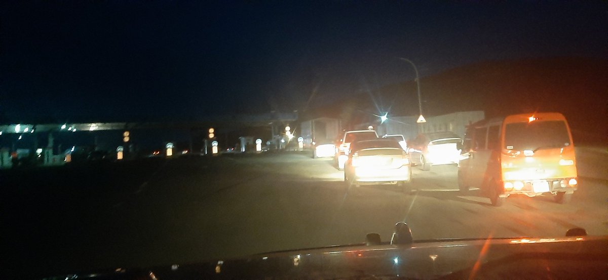 22ын товчоо бүрэн автомат хаалттай болоод 9 жил болж байна Гэвч хотын гадна 2 ,2оор нь хоргоогоод 1 хаалгаар нэвтрүүлж түгжрэл үүсгэдэг газар болжээ Олон зуун км аялаад ирэхэд хот түгжрэлийг эндээс л мэдэрч эхлэх юм