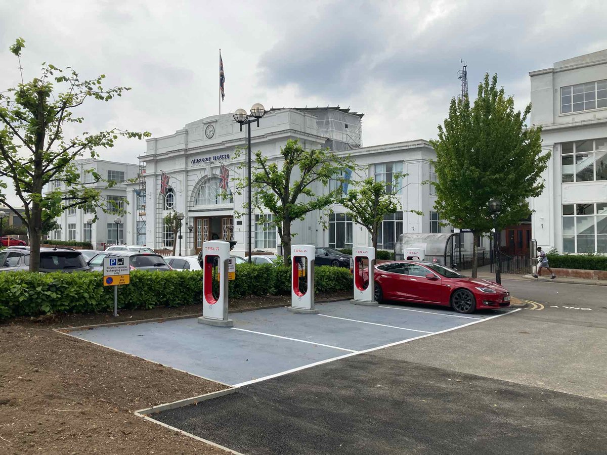 New Tesla Supercharger: London, UK - Croydon (8 stalls) tesla.com/CroydonSuperch…