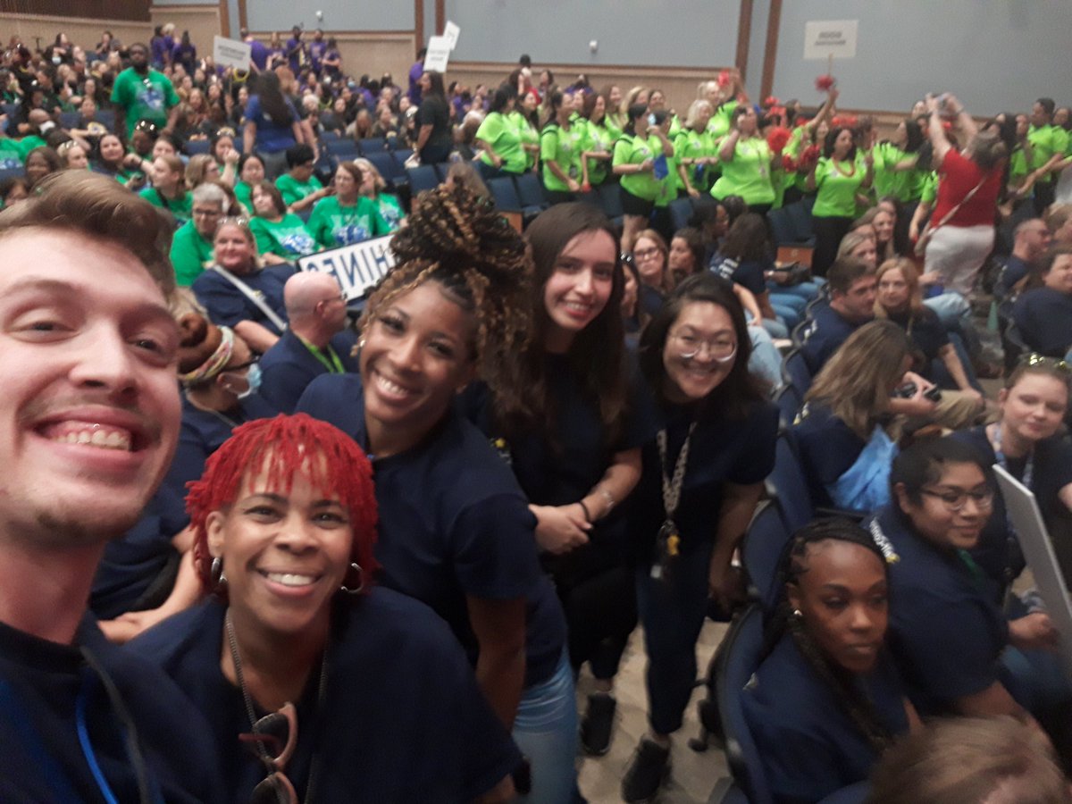 uniquetrest's tweet photo. Sheffield 3rd Grade Team bringing the SHINE to CFB 2022 Convocation!
@CFBISD
#cfbproud
#SheffieldSHINES
#SheffieldElementary https://t.co/tPsxH1PC91