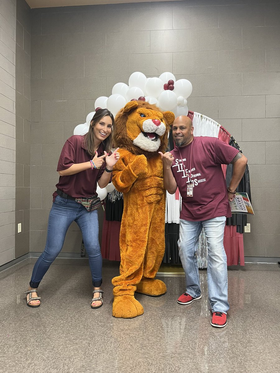 nguyen_coach's tweet image. Hanging with my homie at @LockhartISD convocation! #LovemyLISD #feederpattern