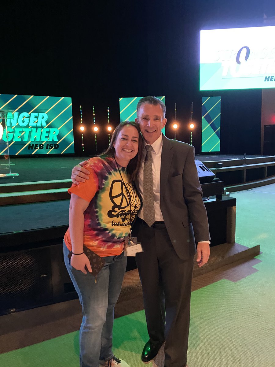 MrsA_Guy's tweet photo. Work for people that inspire you. Dr. @joeharrington3 is the best!
@HEBISDpeople #Convocation2022 https://t.co/Ch5GvtPALR