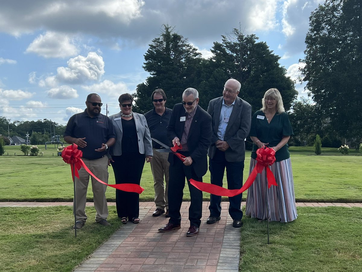 It’s a great day to have the open ceremony for the irrigation demonstration site to embrace more and better projects <a href="/UGAGriffin/">UGA Griffin Campus</a> <a href="/UGA_CollegeofAg/">UGA Agricultural & Environmental Sciences</a> <a href="/ugahorticulture/">UGA Department of Horticulture</a> <a href="/UGAExtension/">UGA Extension</a> Great to have the support from ours deans, the industry, and everyone in the team. <a href="/nplace01/">Nick Place</a> <a href="/lpj4h/">Laura Perry Johnson</a>