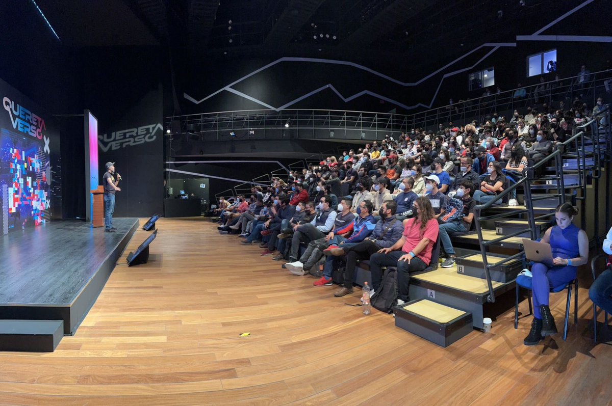 bloqueqro's tweet photo. ¡Casa llena escuchando al crack de cracks! @bilbeny muchas gracias por esta gran experiencia en #Queretaverso… la comunidad que llegó para quedarse en #Querétaro. https://t.co/yHumBolEBJ