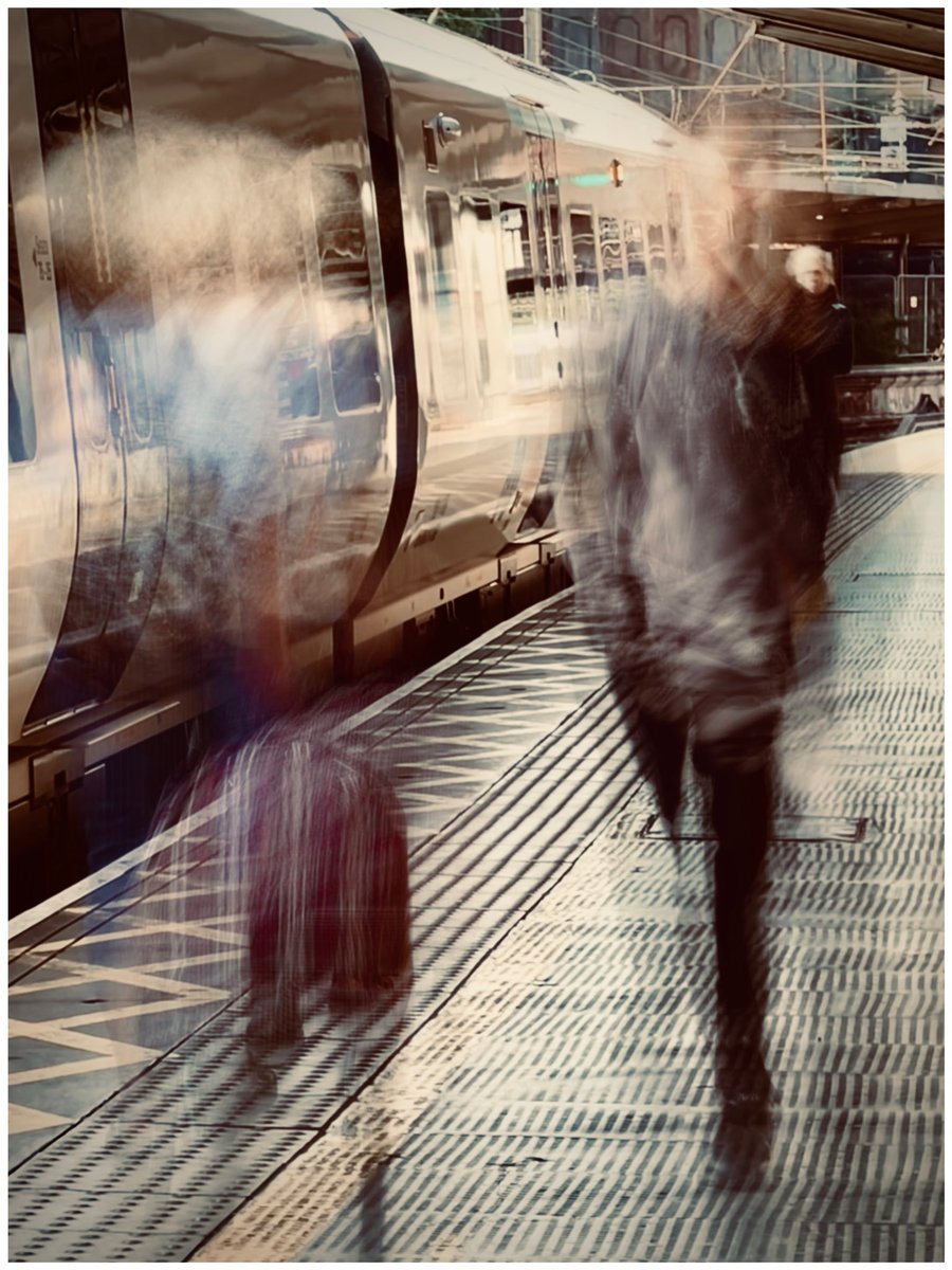 photosby_jv's tweet image. #preston #trainplatform #candidshots #candidphotography #iPhone13Pro #ghost #ghostimage #longexposure #camera #mobilephotography #phoneimages #photographylovers #photography #iphonephotography