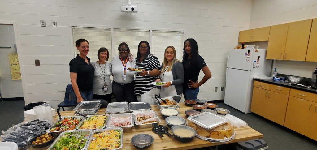 MtCarmelES_HCS's tweet photo. Thank you to our Partner in Education Taco Mac for providing our staff a yummy lunch!!! @iammrsbolds @AntonioMattox2 @MediaSpecNikki
#MustangsRock #CommunityBuilders #YouBelongInHenry #BeLikePike #MakingBOLDmoves https://t.co/XrfN2wYpE8