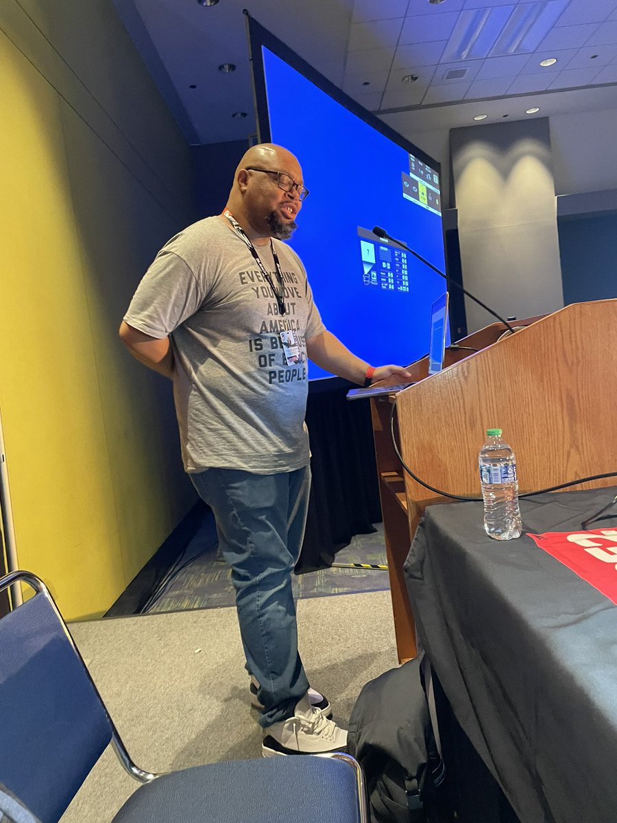 WeAreLitX's tweet photo. Hey @c2e2! Here at our Classroom Library Panel @WameccaR, @MisterWhitaker, @MrAtomAbort, and @tryingteacher share their stories and favorite books! Not too late to join in S404! https://t.co/sI8JZGMpav
