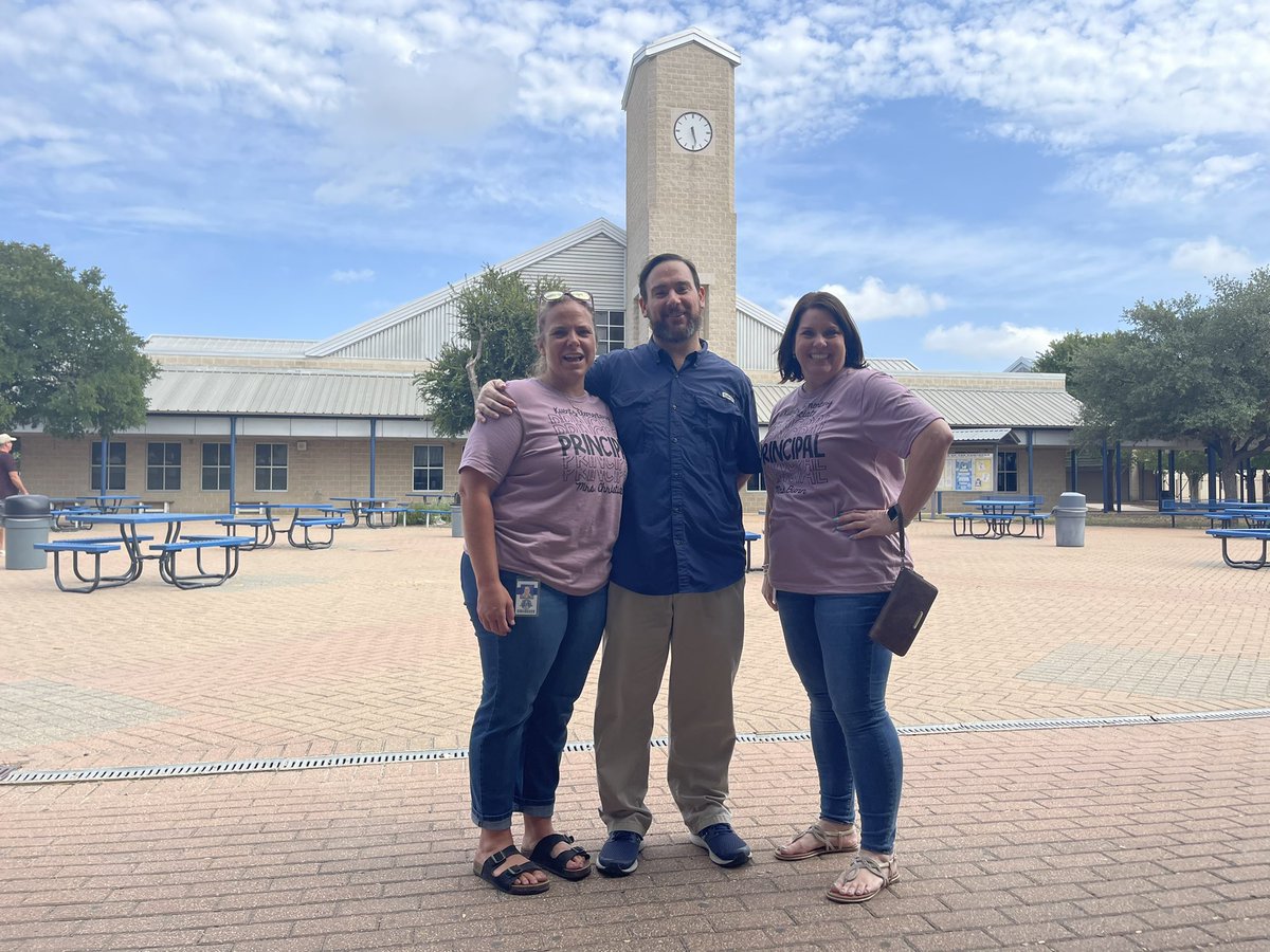 NISDKuentz's tweet photo. Kuentz is out making connections with our community!! #coyotecommunityconnections #helotespride @lchristian1125 @michellebunn07 https://t.co/zw8TFsI4Ej