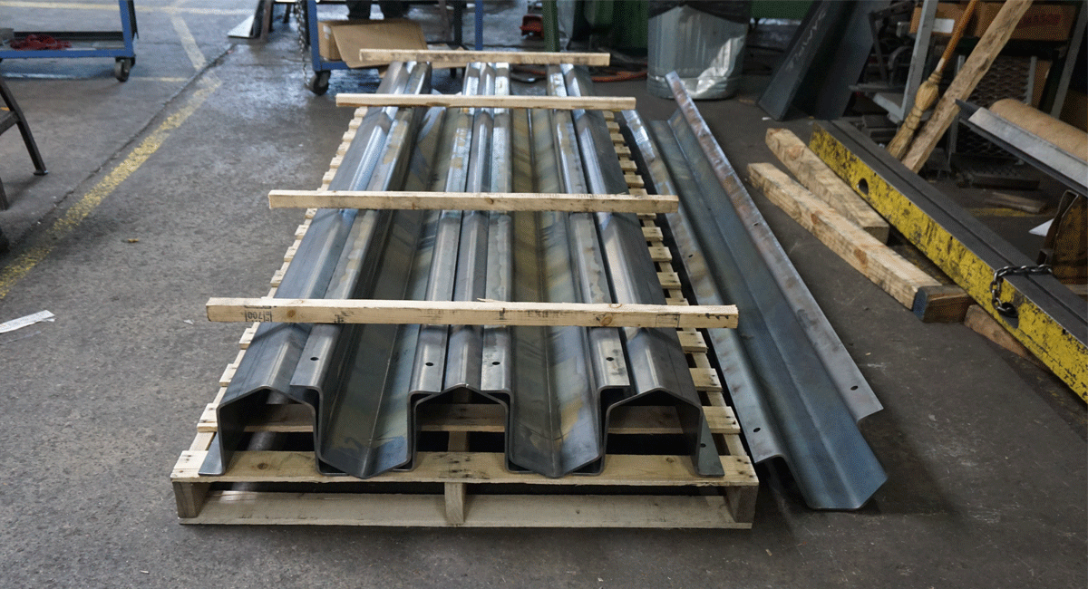 eberliron's tweet photo. Go Big or Go Home! Read our latest Metal Fabrication Services (MFS) blog to see how we manufactured custom 10 foot downspout guards! https://t.co/ha66BA7gES #downspoutguards #downspouts #metalfabrication #cncmachining https://t.co/3e7YZqc14f