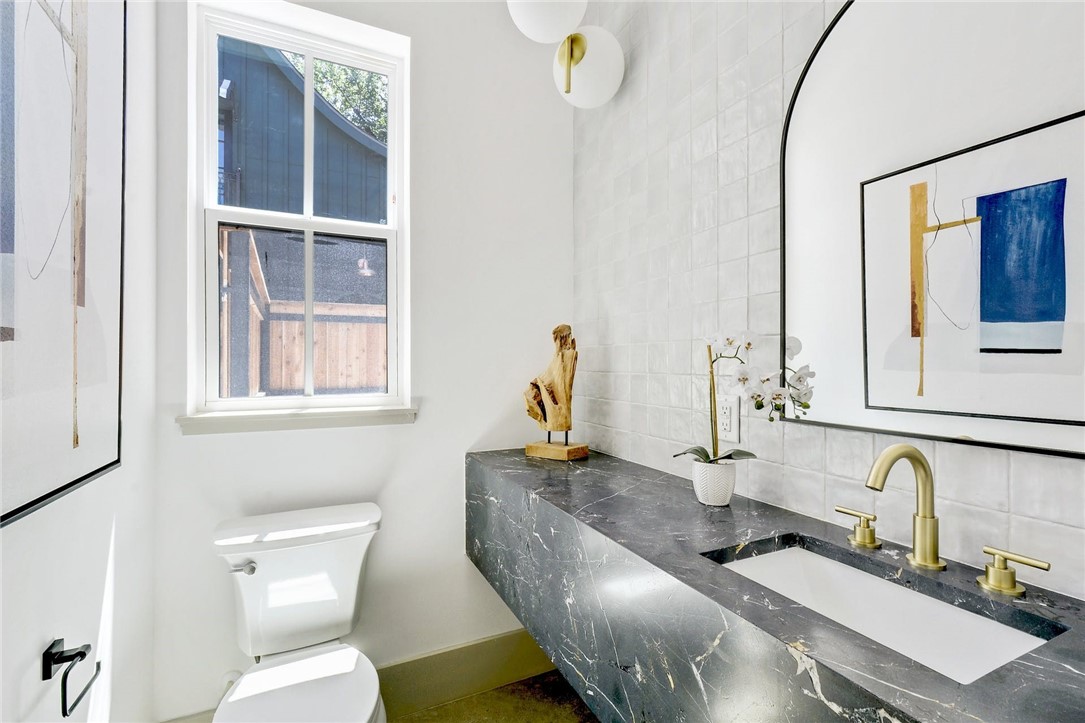 ashleylynnolson's tweet photo. CHECK OUT THESE COMPASS OPEN HOUSES THIS SATURDAY 11 AM--2 PM

House 1: 741 Cherico St, Unit 1, 78702
House 2: 741 Cherico St, Unit 2, 78702

Ashley Olson https://t.co/5uxrzPvR49
