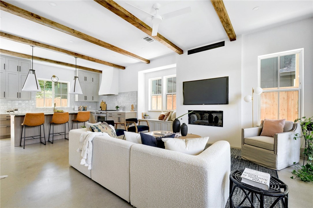 ashleylynnolson's tweet photo. CHECK OUT THESE COMPASS OPEN HOUSES THIS SATURDAY 11 AM--2 PM

House 1: 741 Cherico St, Unit 1, 78702
House 2: 741 Cherico St, Unit 2, 78702

Ashley Olson https://t.co/5uxrzPvR49