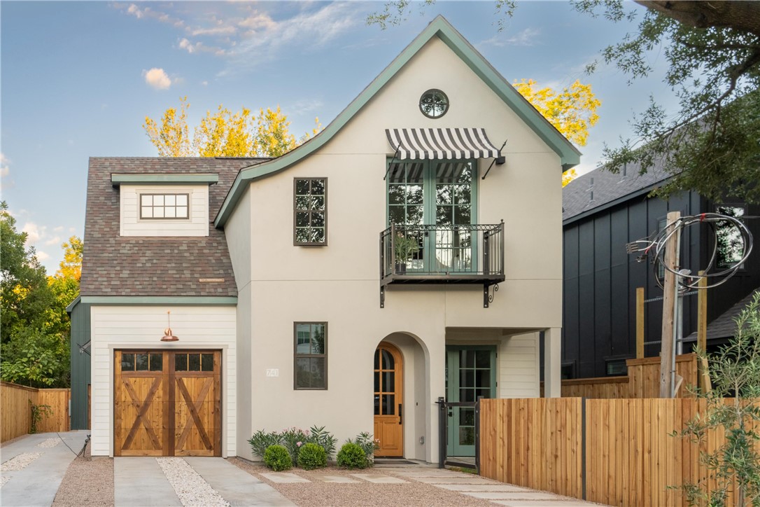ashleylynnolson's tweet photo. CHECK OUT THESE COMPASS OPEN HOUSES THIS SATURDAY 11 AM--2 PM

House 1: 741 Cherico St, Unit 1, 78702
House 2: 741 Cherico St, Unit 2, 78702

Ashley Olson https://t.co/5uxrzPvR49