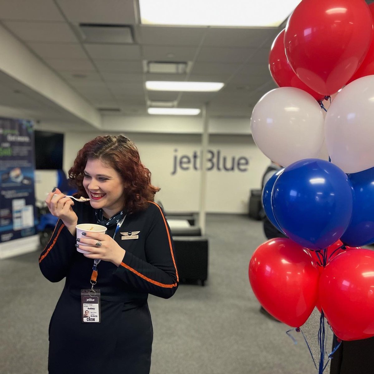 coldsnap_chill's tweet photo. #AlwaysChillย at JetBlue's inaugural flight from Boston Logan to London Gatwick. It was a great day and thank youย @JetBlueย for including us in your special event!
#JetBlue #Logan #Gatwick #London #Innovation #IceCream #StartUp #ColdSnap #AllowsChill https://t.co/KVOmbiASKY