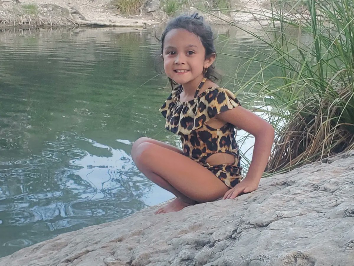 Mercedes_C15's tweet photo. Vacation= relaxation #frio #frioriver #familytime https://t.co/lotimi61AS