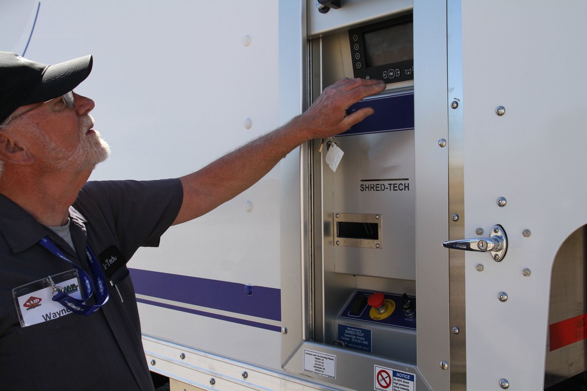 ShredTechCorp's tweet photo. So, you’ve just received your shiny, new shredding truck and you’re ready to put it in service. Before you get to work, here are a few small items that you may not have known about your new truck: https://t.co/tm32j3cFmE 

#ShreddingTrucks #ThingsYouDidntKnow #ShredTech https://t.co/edXRqBM6qp