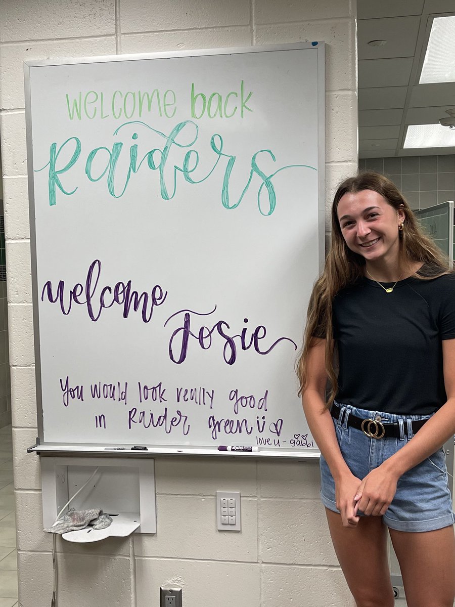 Huge thanks to Coach Young and the Raider volleyball team for a great visit today! I really enjoyed my time there and wish you luck for a great season! <a href="/Mary_BYoung/">Mary Young</a> <a href="/CCCRaidervb/">Central Raider VB</a> Thanks for the cute sign <a href="/gabbiyoung_/">gabbi young</a> !🥰