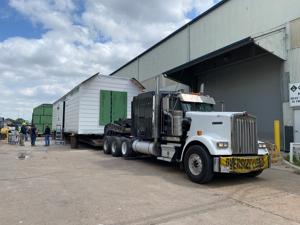 boxprefab's tweet photo. Home delivery! 
 #boxprefab #modulararchitecture #prefabarchitecture #dwell 
#commercial #artisan #manufacturing #behindthescenes #shipping #newconstruction #newhome #realestate #customhome #customhomebuilder #customhomes #buildersofinsta #designbuild #homebuilder #newbuild https://t.co/pTJLSXYIWE
