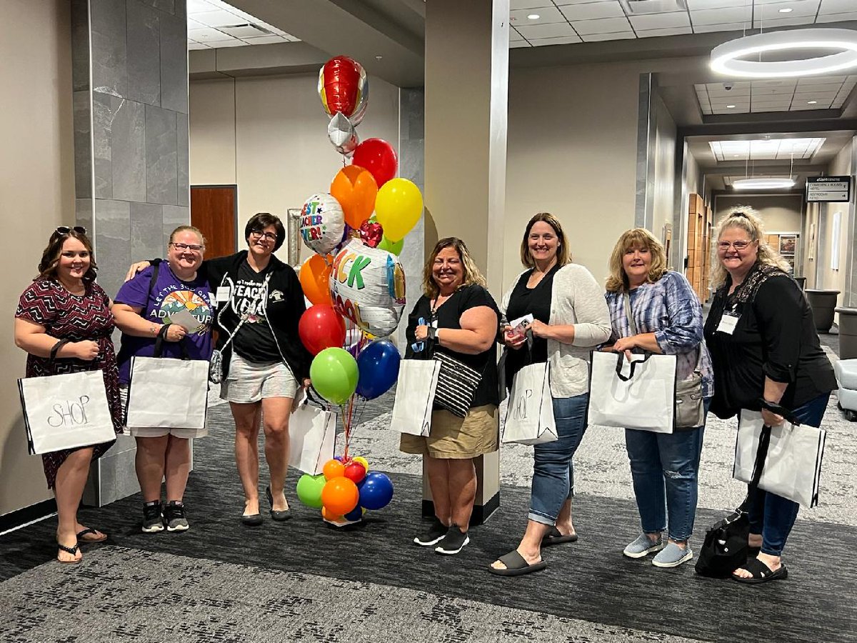 MrsBakerWCS's tweet photo. Totes for Teachers @eastwoodmall_  was an AMAZING event for educators. So grateful to have been a part of it. Thank you to all the donors, including @verabradley for our beautiful totes! https://t.co/R1Tfa5FWAs