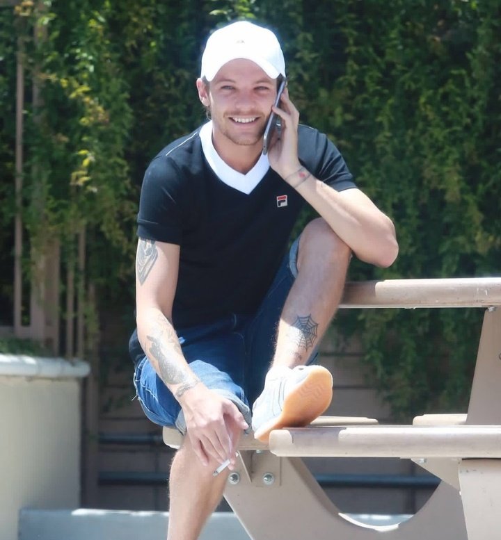 HLKUpdates's tweet photo. ⏮️| Hoy, hace 6 años, ¡Louis hacía 'berrinche' por llamada en Los Ángeles! 🥺🫶🏻 https://t.co/a8RpWVJeeB