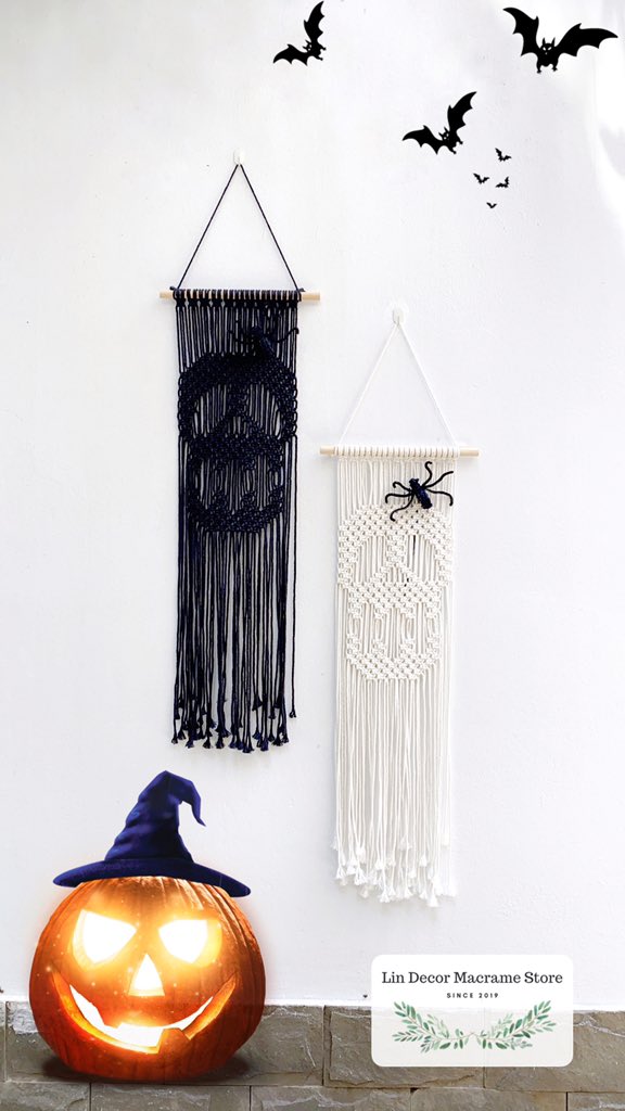 LinDecorMacrame's tweet image. Macrame skull wall art are so lovely ♥️ If you like it don&apos;t hesitate to contact me or you can find the link in bio...! #halloween #scarycreepygift #halloweenwalldecor #bohohomedecor #handmadeskullart #scarydecor #skullart #creepyhomedecor #halloweengift