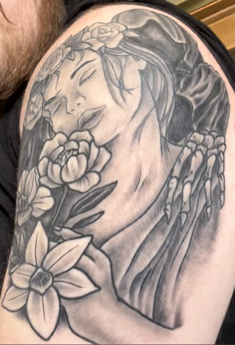 only_brutus's tweet photo. I realized that I never posted pictures of the tattoo once it healed. I never even posted the outline on here🙃. (I know the pictures are scuffed but I’m at work rn, so hush) https://t.co/iehdtjGAqP