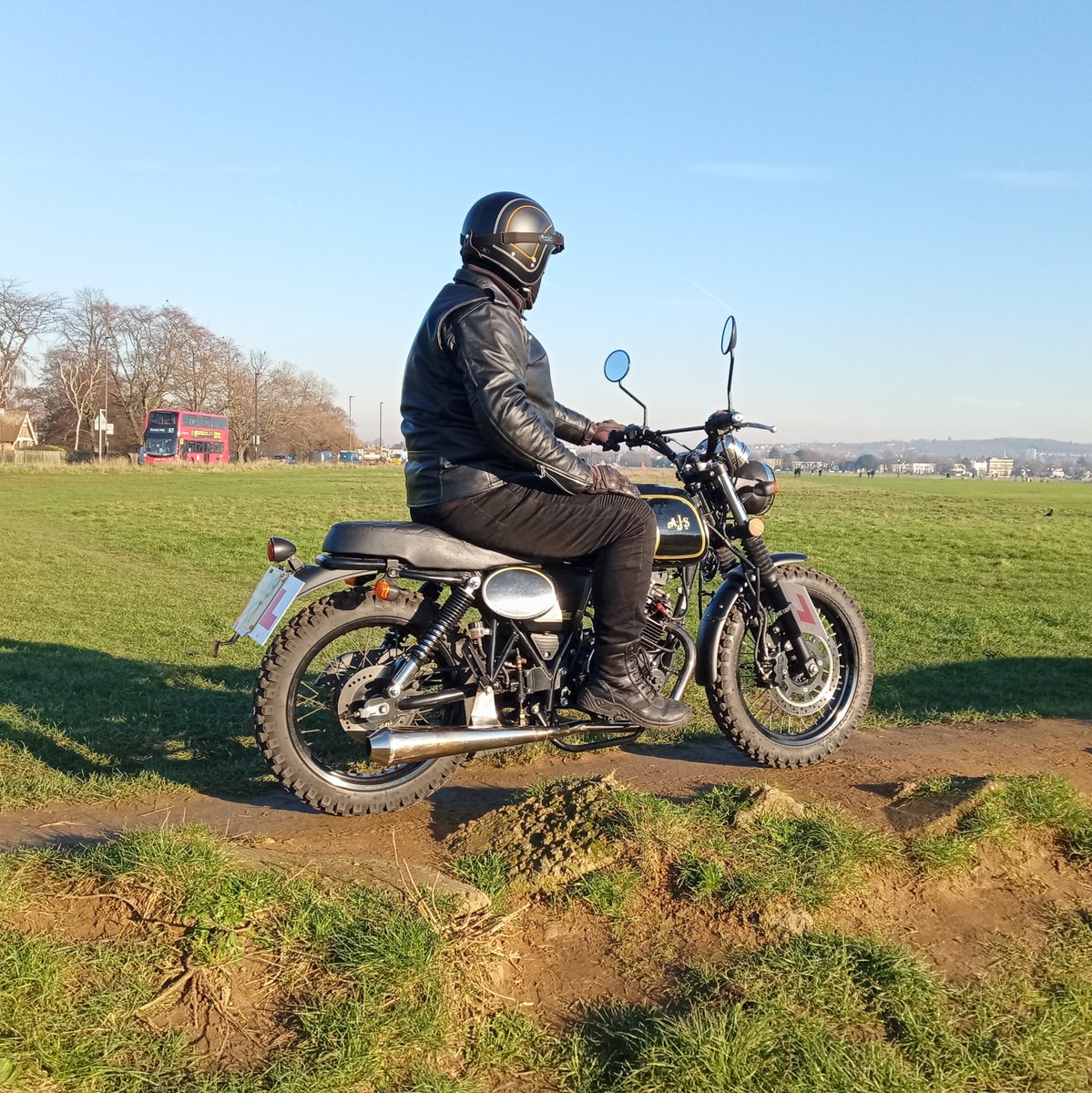 AcbtLondon's tweet photo. A #125cc #motorcycle is perfect for #London and cheaper than #publictransport- and funner!
.
Unsure? Call us for a one hour taster session with a qualified #instructor!
.
https://t.co/3nyvnqj7dg or call 0208 331 1103 for more details
.
#motorcycletraining #greenwich #learnerrider https://t.co/t5OzRazRAO