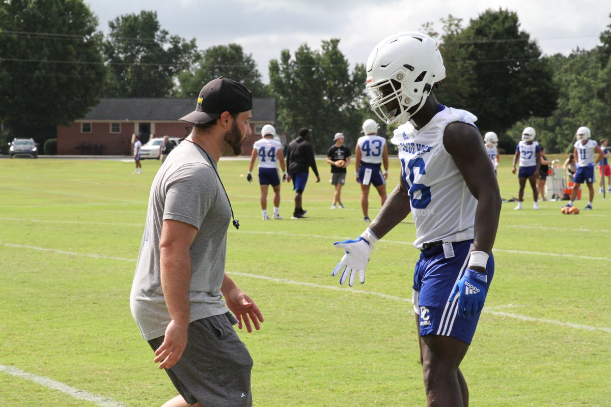 BlueHoseFB's tweet photo. Blue Hose Open Fall With High Energy Practice

📰: https://t.co/8CHBVJE3z2

#GoBlueHose https://t.co/s3Ta3D9VFY