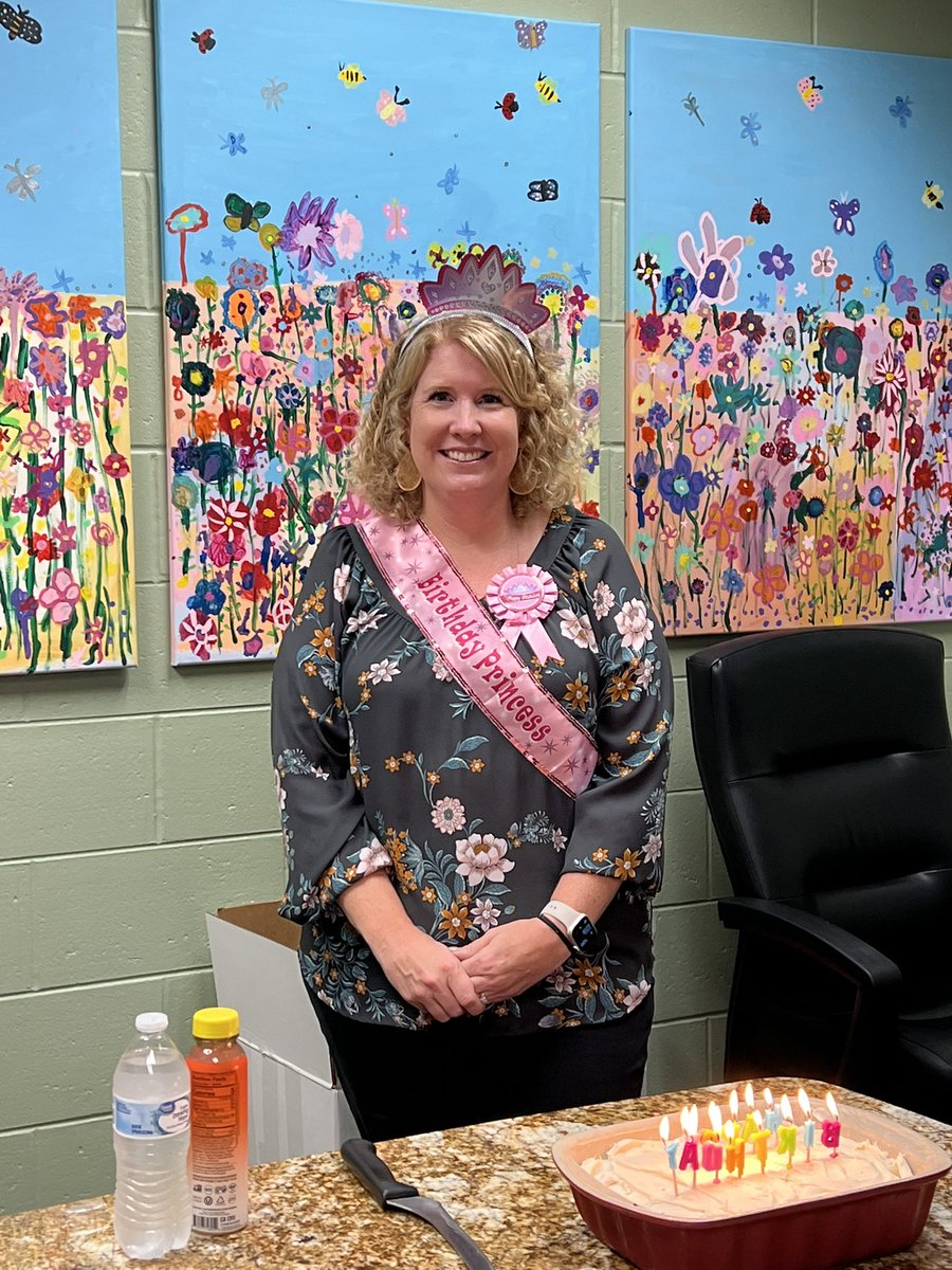 pmepelicans's tweet photo. Happy Birthday, Birthday Princess, Mrs. Kovis, from your Leadership Team!#kovis https://t.co/46jaFcPnlt