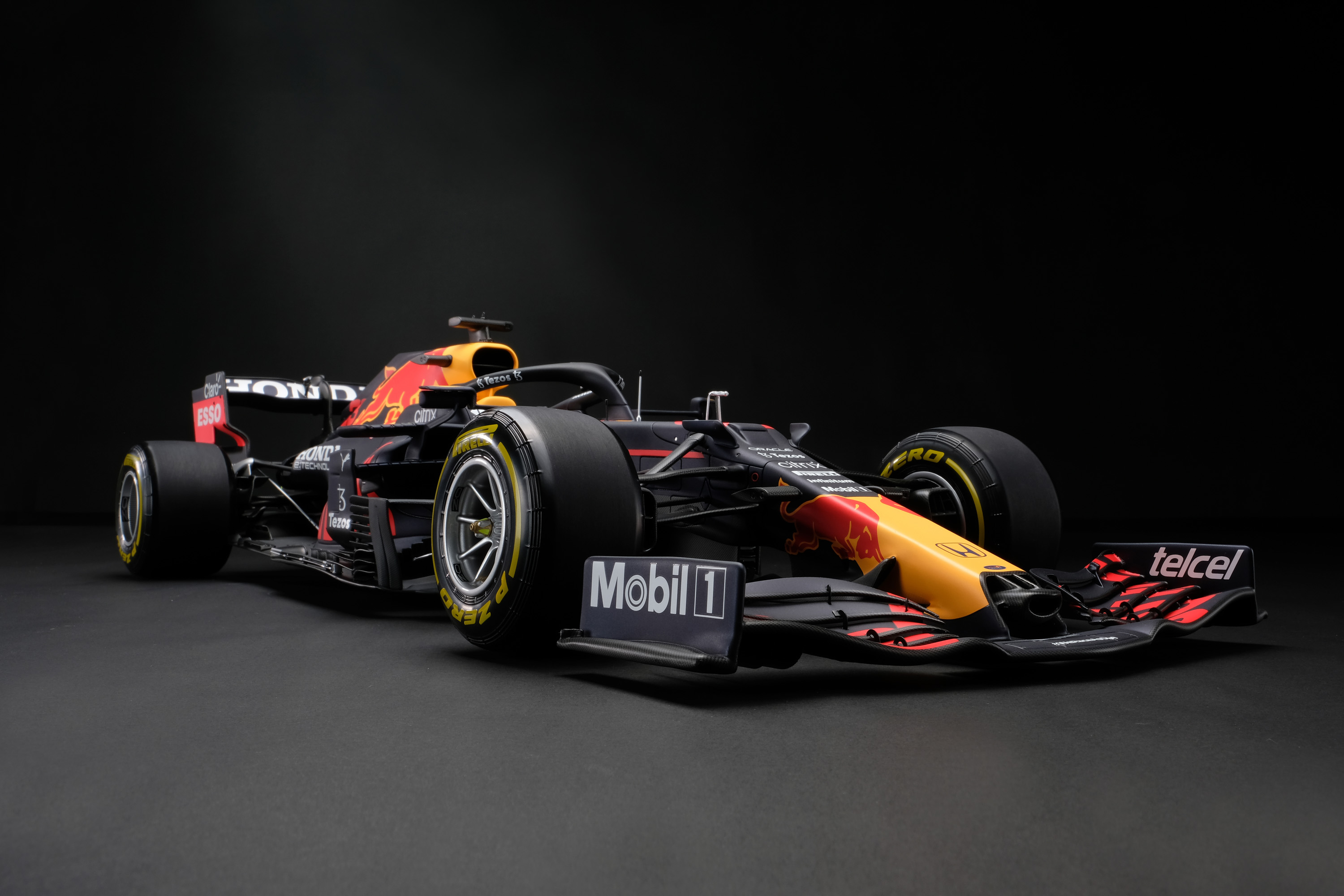 Amalgam Collection on Twitter: "We are delighted to reveal Max Verstappen's  World Championship clincher: Red Bull Racing Honda RB16B at 1:8 scale, as  raced by Verstappen and teammate Sergio Pérez at the