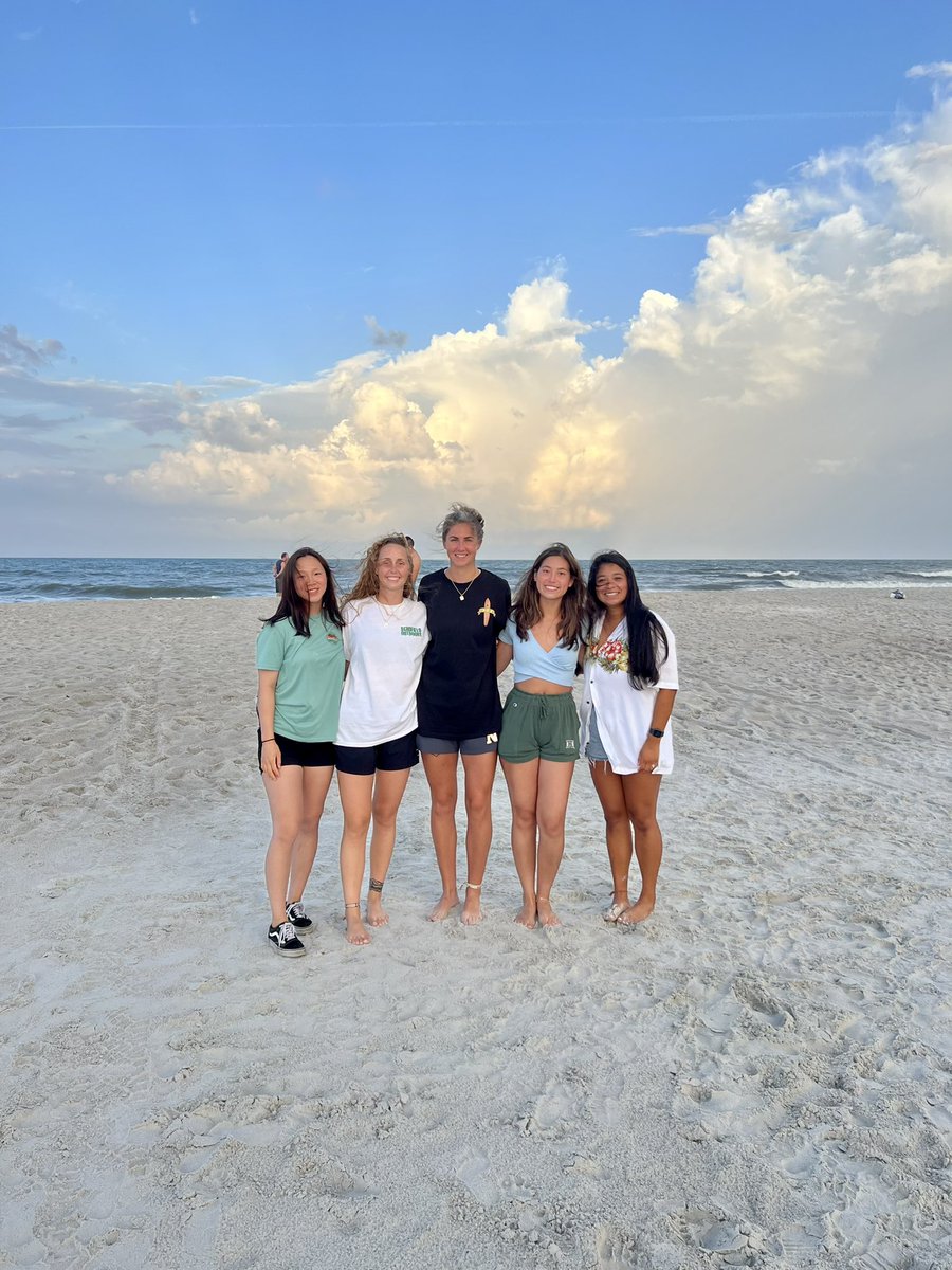 NavyWBB's tweet photo. Summer training in the sunshine state ☀️⚓️

#GoNavy /// #Impact https://t.co/uYlQ93jCLV
