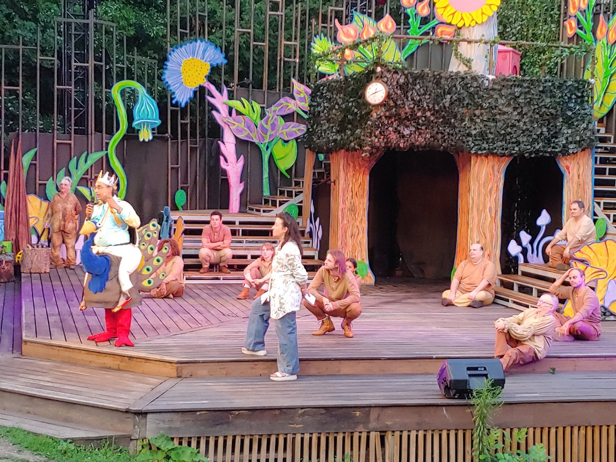 SesayArts's tweet photo. A playful, musical, vibrant &amp; buoyant "As You Like It" at @canadianstage's Dream in High Park, performed by a diverse cast &amp; directed by the incomparable @HRHAnandRajaram. This show is like stepping into a picture book. 👏🏼@belindarona for beautiful vocals &amp; arrangements! #theato https://t.co/yMXGmW0gLv