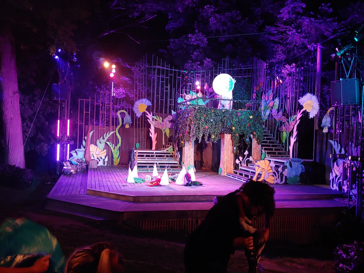 SesayArts's tweet photo. A playful, musical, vibrant &amp; buoyant "As You Like It" at @canadianstage's Dream in High Park, performed by a diverse cast &amp; directed by the incomparable @HRHAnandRajaram. This show is like stepping into a picture book. 👏🏼@belindarona for beautiful vocals &amp; arrangements! #theato https://t.co/yMXGmW0gLv