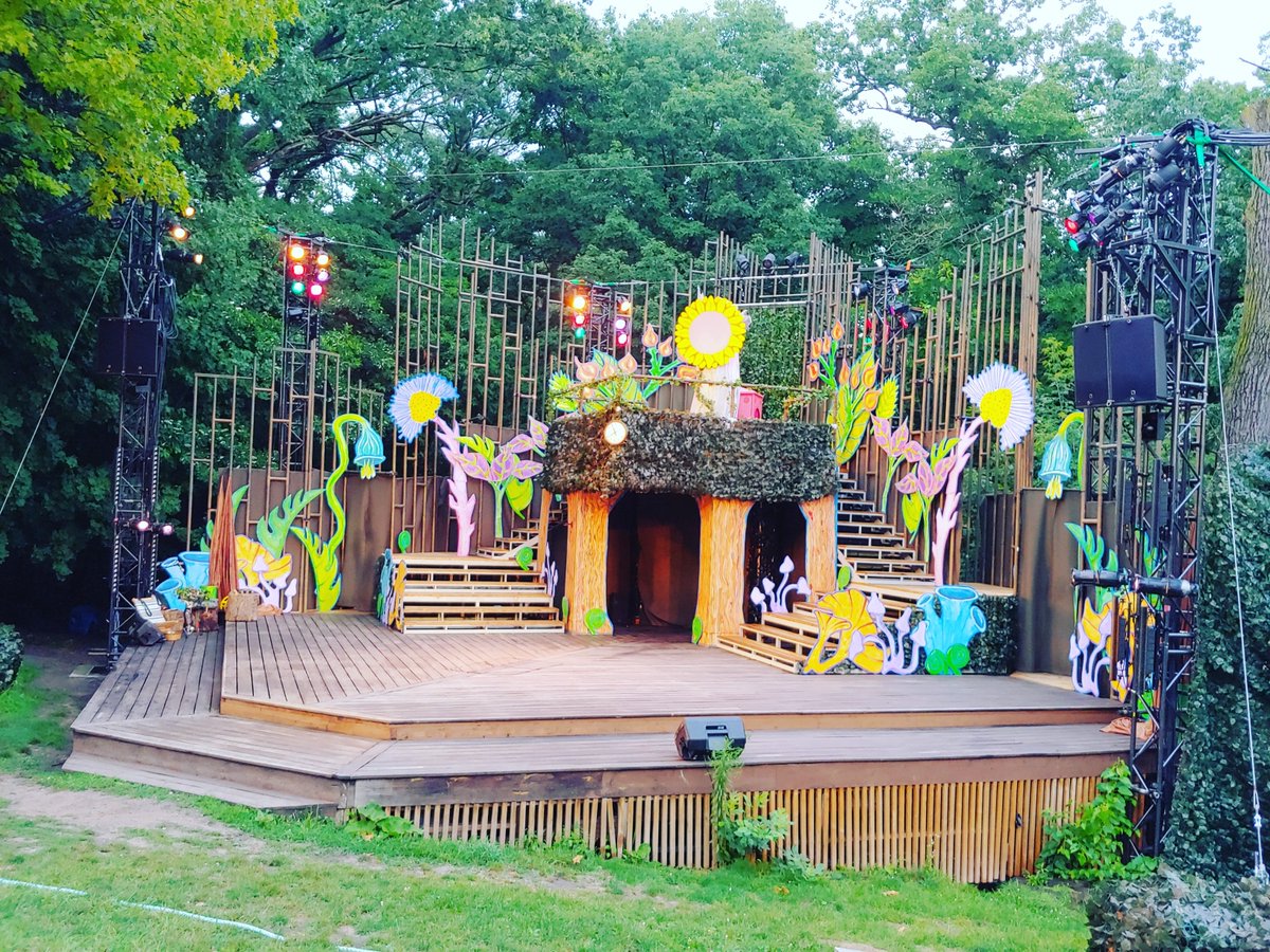 A playful, musical, vibrant &amp; buoyant "As You Like It" at <a href="/canadianstage/">Canadian Stage</a>'s Dream in High Park, performed by a diverse cast &amp; directed by the incomparable <a href="/HRHAnandRajaram/">𓊈𒆜 ℍℝℍ 𝔸𝕟𝕒𝕟𝕕 ℝ𝕒𝕛𝕒𝕣𝕒𝕞</a>. This show is like stepping into a picture book. 👏🏼<a href="/belindarona/">belinda corpuz</a> for beautiful vocals &amp; arrangements! #theato