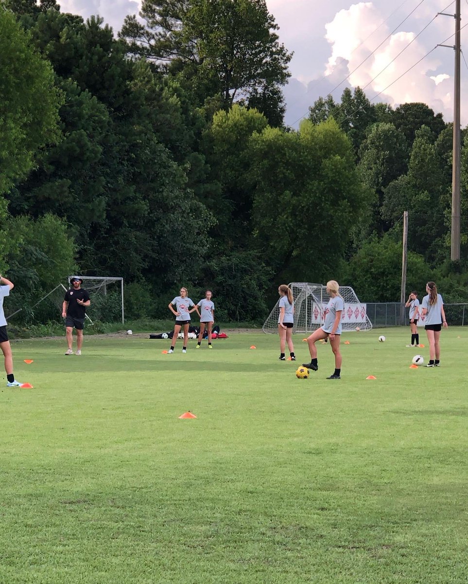 river_rounds_'s tweet photo. Last practice with both teams before my spinal fusion, can't wait to get back on the field with these girls! @Bham_United @D2TRAINING @THS_WmnSoccer https://t.co/smFlE2h5YG