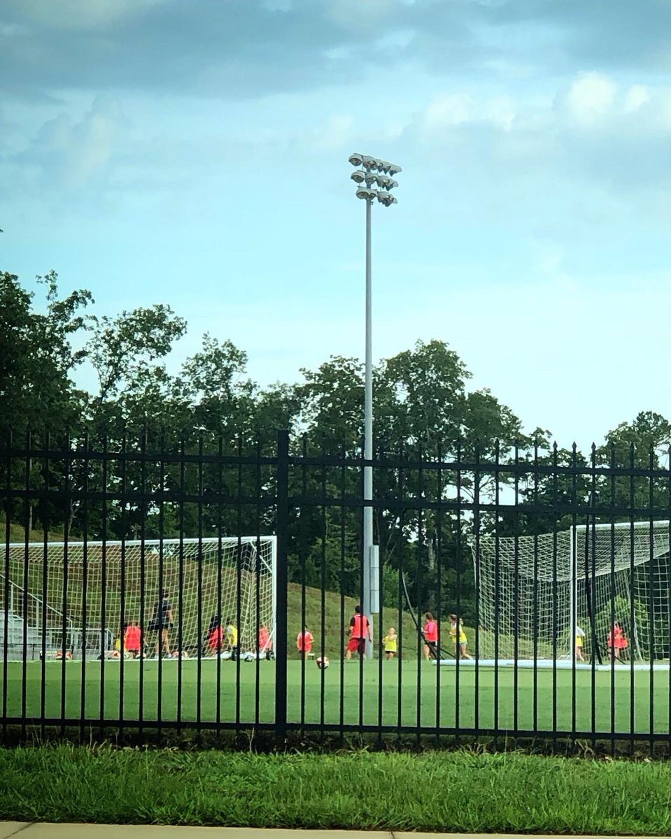 river_rounds_'s tweet photo. Last practice with both teams before my spinal fusion, can't wait to get back on the field with these girls! @Bham_United @D2TRAINING @THS_WmnSoccer https://t.co/smFlE2h5YG