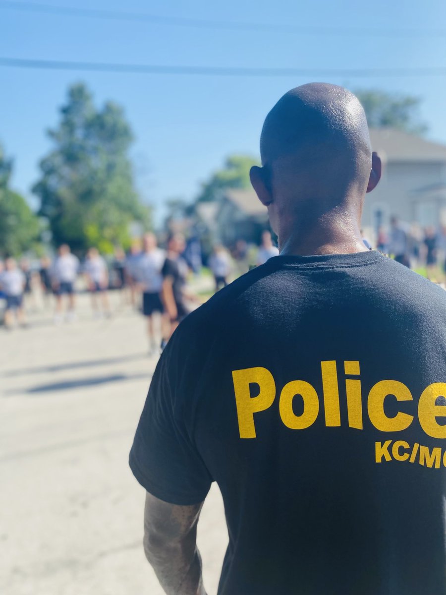 This morning our 174th Entrant Officer Class carried on the tradition of a class run to honor a fallen officer; they ran for <a href="/nkcpolice/">NKC Police</a> Fallen Officer Daniel Vasquez. They ran 3 miles from our HQ to 21st/Clay in NKC in remembrance of Officer Vasquez’ service and sacrifice.