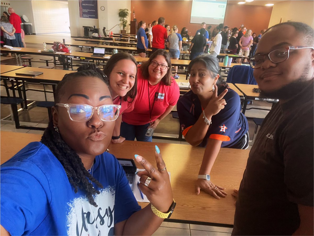 desireerl78's tweet photo. Getting to know our @UlrichKISD family activities prior to our amazing #KleinKickOff this morning! #teamActionMovies #teamPistachioAlmondIceCream @MiriamRichard_ https://t.co/AJgxPiCWh1