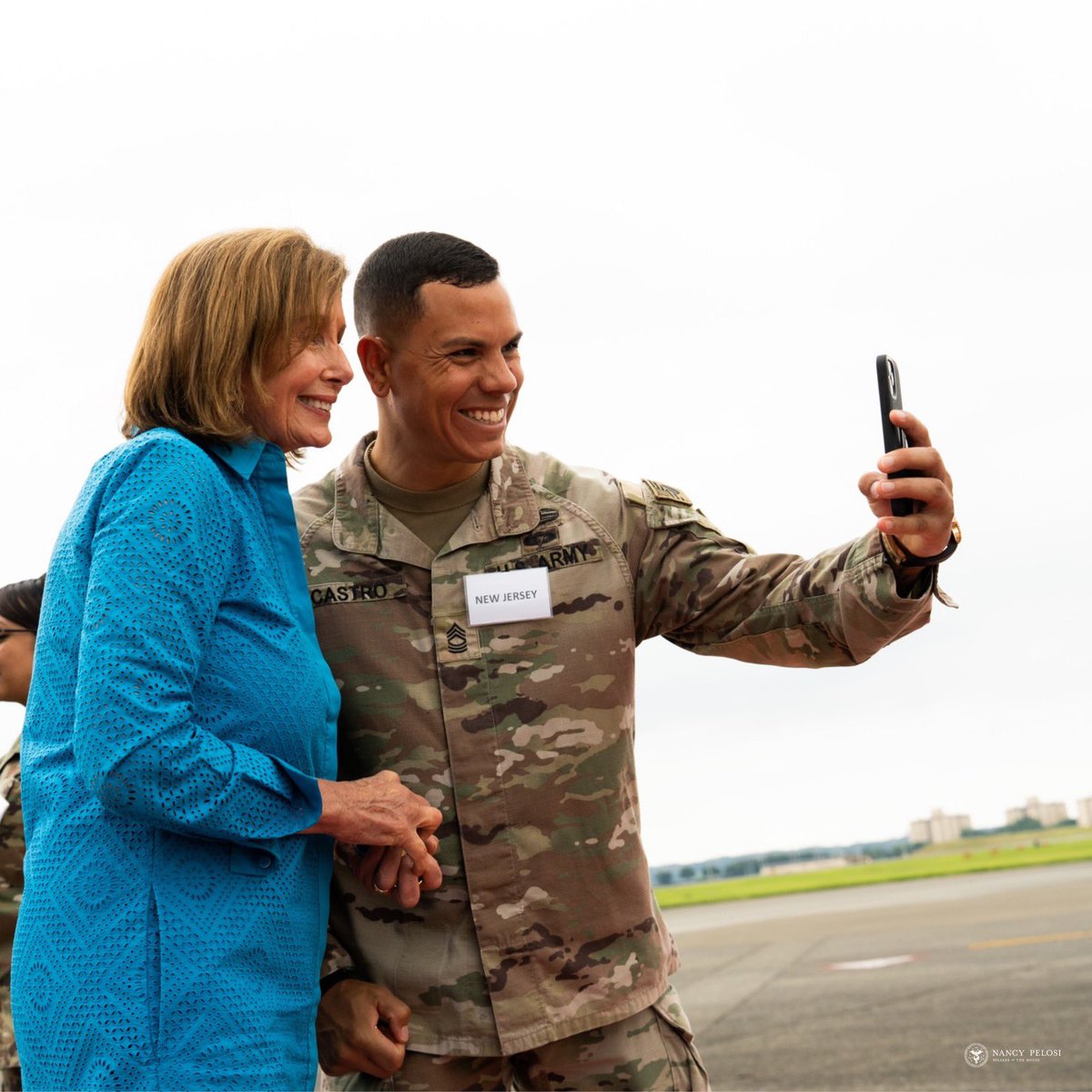 SpeakerPelosi's tweet photo. Here in Japan &amp; across the world, our valiant heroes in uniform are guardians of Democracy.

It was an honor to meet with Lt. Gen. Rupp, Vice Adm. Walden &amp; other @USForcesJapan &amp; @US7thFleet servicemembers today to bring the gratitude of the Congress for their patriotic service. https://t.co/7pLozTNh5L