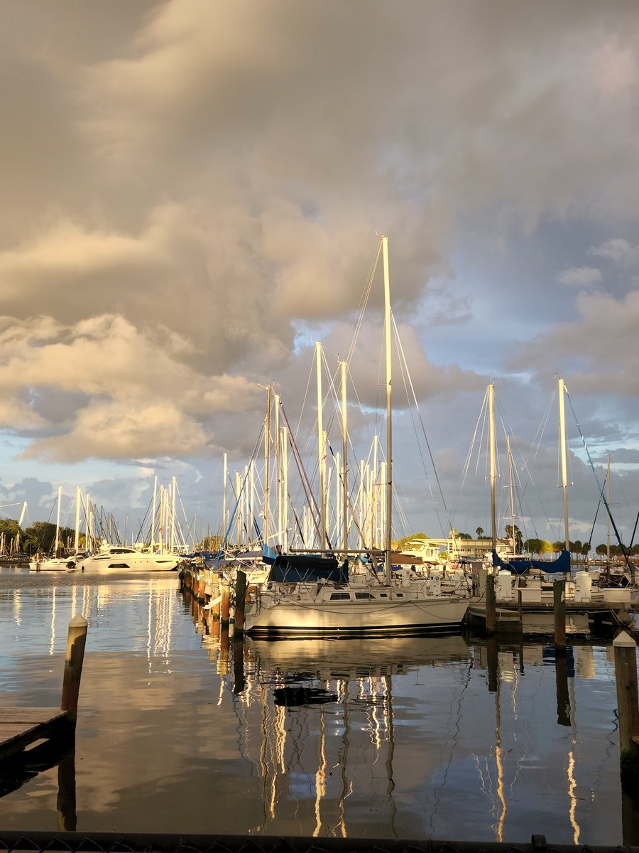 ErmRyan's tweet photo. Una bellissima città americana da togliere il fiato. #beach #ocean #oceano #sailing https://t.co/gkKMSxTNpg