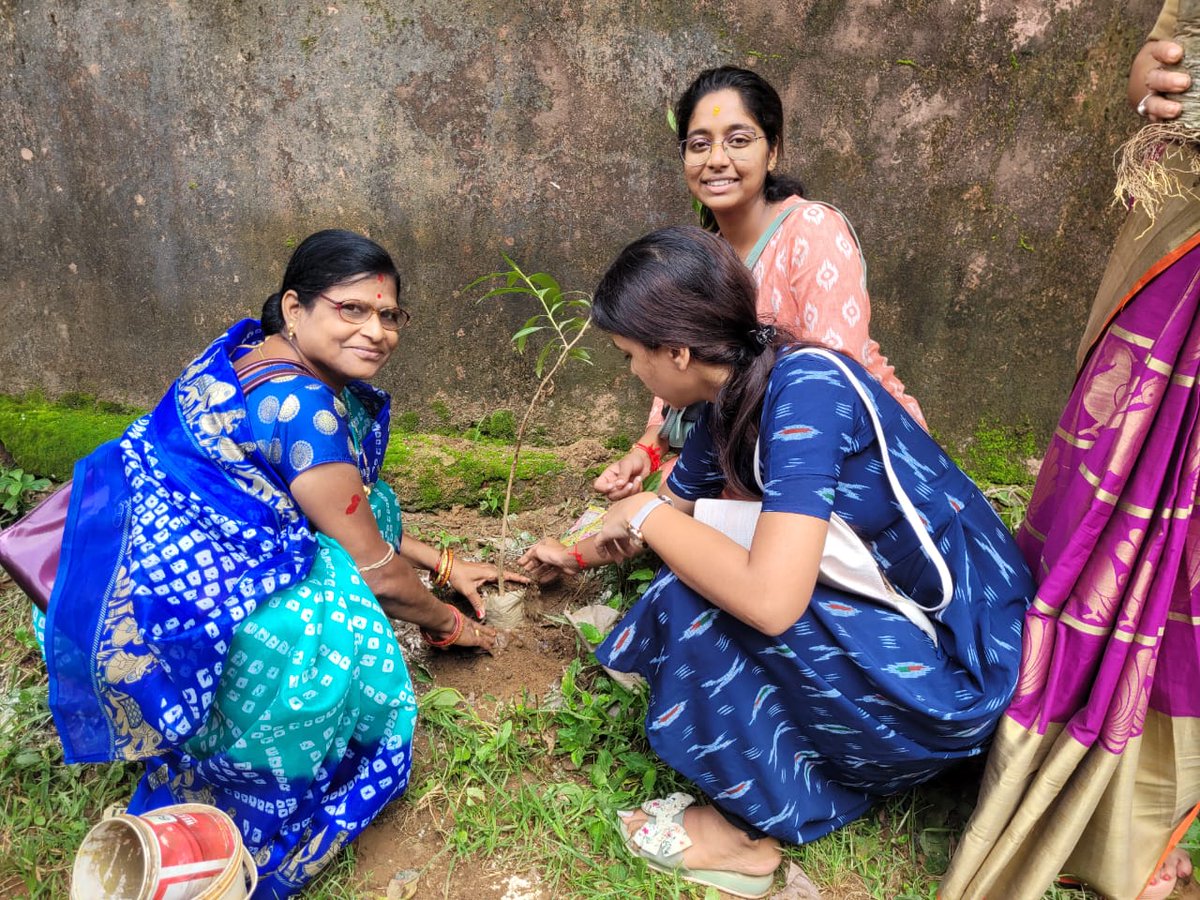 Rotaract_3262's tweet photo. Rotaract Club of Cuttack Golden Star.
Rotaract Club of Cuttack Golden Star along with Maa Saraswati Sisu Vidya Mandir organised a plantation program in the school campus to promote gift for tomorrow's land.
#rotaract
#rotary
#rotaryinternational
#rotaractpower
#Cuttack https://t.co/n4v9SCPe8H