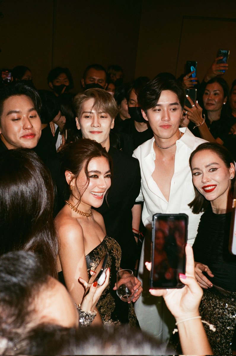 mayaonline2002's tweet photo. #bbillkin ผูกมิตรผูกใจ ยืนหนึ่งเป็นเน้กเน้กน้องรักของพี่แจ็ค #Jackson ส่วนเจ้าจิ๋ว #ppkritt ที่ตามหาพี่แจ็คเจอแบบจึ้งๆ ในงานนี้ เราก็ขอแสดงความยินดีกับน้อนนนน🎉

ปล. ในเซ็ตภาพฟิล์มมีเพียงเน้กกับจิ๋ว เราเลยขอนำมาใช้ประกอบแทนนะคะ😙 https://t.co/ZPeQs3s2eD